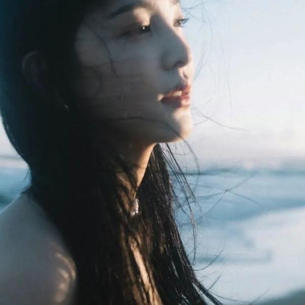 美人脸 海报